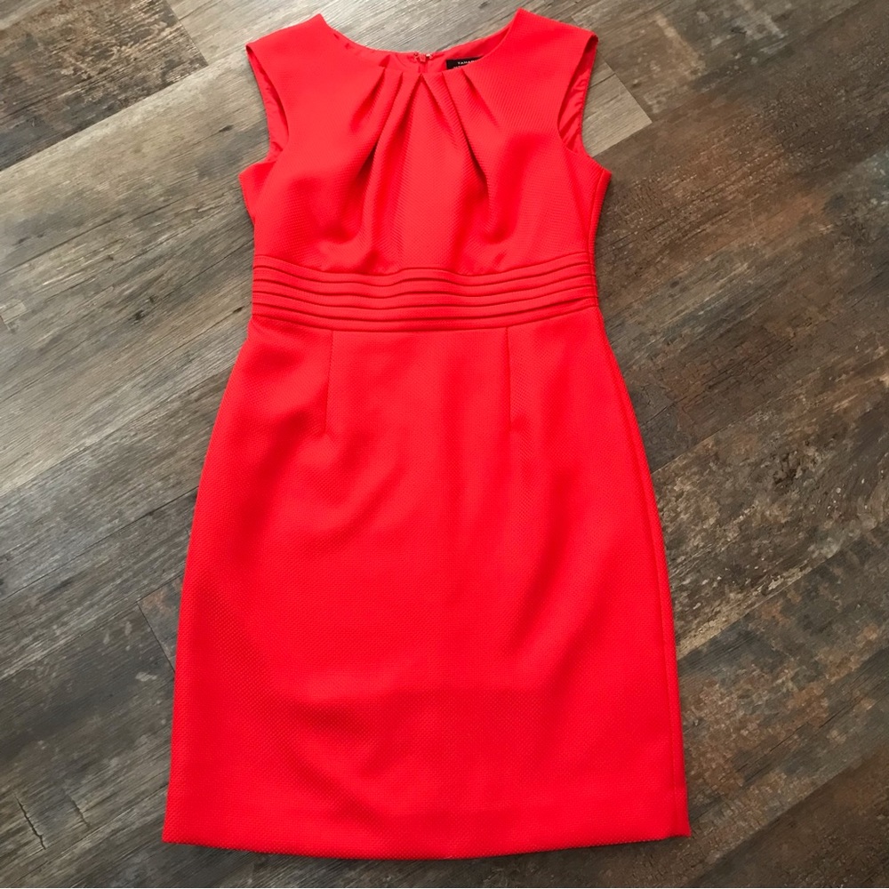 TAHARI ARTHUR S LEVINE SLEEVELESS RED DRESS